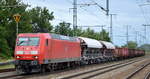 DB Cargo AG [D] mit  145 018-8  [NVR-Nummer: 91 80 6145 018-8 D-DB] und gemischtem Güterzug am 08.09.20 Durchfahrt Bf.