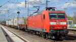 DB Cargo AG [D] mit  145 032-9  [NVR-Nummer: 91 80 6145 032-9 D-DB] und gemischtem Güterzug am 26.04.22 Durchfahrt Bf.
