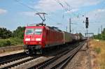 Ebenfalls am 18.06.2014, die Seddiner 145 005-5 mit einem Containerzug auf dem Weg in Süden im Bahnhof von Orschweier.