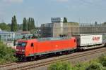 145 004-8 zieht am 31.07.2014 ihren KLV-Güterzug am CentrO Oberhausen vorbei.