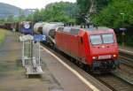 145 044 mit Güterzug Richtung Kassel am 11.08.2004 in Liebenau (Bz Kassel)