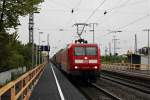 Am Morgen des 18.04.2014 fuhr DBSR 145 045-1 mit einem KLV durch den Bahnhof von Müllheim (Baden).