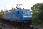145 030-7 mit Holzzug von Rostock-Bramow nach Stendal-Niedergörne bei der Ausfahrt um 07:04 Uhr in Rostock-Bramow.02.06.2018