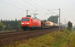 145 080 schleppte am Morgen des 28.09.17 einen gemischten Güterzug durch Jeßnitz Richtung Bitterfeld.