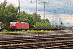Am 18.06.2016 bespannte 145 021-2 einen gemischten Güterzug, als sie aus Richtung rechter Rheinstrecke am Rangierbahnhof in Koblenz Lützel vorbei gen Süden fuhr.