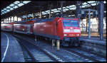 DB 145035 wartet hier im HBF Aachen am 9l.12.2001 um 12.33 Uhr vor dem RE in Richtung Köln.