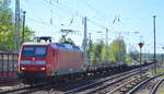 DB Cargo Deutschland AG mit  145 001-4  [NVR-Number: 91 80 6145 001-4 D-DB] und leeren PKW-Transportwagen Richtung Frankfurt/oder am 25.04.19 Berlin-Hirschgarten.