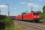 Mit einem gemischten Güterzug (Mannheim Rbf - Basel Bad Rbf) fuhr am Nachmittag des 24.05.2018 die 145 026-1 durch den Bahnhof von Müllheim (Baden) über die Rheintalbahn in Richtung