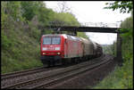 Railion 145026-1 erreicht hier am 17.04.2007 mit einem Güterzug aus Richtung Münster kommend den Ortsrand von Hasbergen.