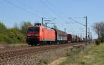 145 046 schleppte einen gemischten Güterzug am 23.04.20 durch Greppin Richtung Dessau.