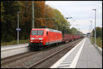 DB 145080-8 durcheilt hier am 20.10.2020 um 08.58 Uhr mit einem Stahlbrammen Zug in Richtung Münster den Haltepunkt Natrup-Hagen.