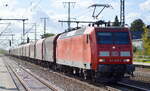 DB Cargo AG [D] mit  145 049-3  [NVR-Nummer: 91 80 6145 049-3 D-DB] und einem gemischten Güterzug am 11.10.22 Durchfahrt Bahnhof Golm.
