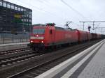 145 010-5 mit einem Güterzug durch Bielefeld.