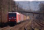 145 060-0 und 145 061-8 mit einem Güterzug gen Troisdorf bei der Durchfahrt in Rhöndorf, 19.3.11