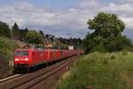 145 027-9 + 145 069-1 ziehen 19 weitere Loks als Lokzug durch Leutesdorf am 18.06.2011