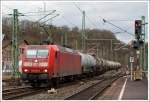 Die 145 035-2 der DB Schenker Rail fährt am 08.02.2014 mit einem Kesselwagenzug durch Bf Betzdorf/Sieg in Richtung Siegen.