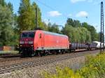 Einen gemischten Güterzug am Haken zieht 145 042 am 28.08.2014 durch Leipzig-Thekla.
