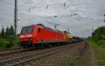 145 018-8 zieht am 10.06.15 bei Fulda einen gemischten Güterzug in Richtung Süden.