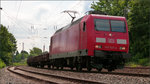 Am 30.Juni 2014 kam mir die 145 020-4 mit ihrer Güterfracht vor die Linse. Hier zu sehen bei der Durchfahrt am Bahnhof von Eschweiler auf der Kbs 480. Standort ist der P&R Parkplatz.