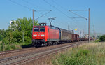 145 046 zog am 22.06.16 einen kurzen gemischten Güterzug durch Greppin Richtung Bitterfeld.