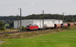 145 015 bringt einen gemischten Güterzug aus Hof durch Gutenfürst in Richtung Sachsen.
