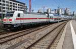 146 566-5 schiebt am 31.05.2019 den IC2387 nach Singen(Hohentwiel) aus dem Stuttgarter Hauptbahnhof.