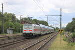 DB 146 571-5 mit dem IC 2443 von Köln Hbf nach Dresden Hbf, am 04.08.2023 in Niederndodeleben.