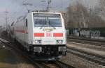 146 565 mit IC 2430 Leipzig - Emden bei der Einfahrt in Braunschweig Hbf, 7.3.16.
