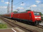 Auf Gleis 5 in Duisburg Hbf hatt Einfahrt RE6 nach Dsseldorf Hbf.