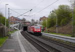 146 258 schiebt ihren umgeleiteten RE 6 Minden - Köln in den Tunnel unter Chorweiler (29.3.17).