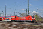 DB Lok 146 110-2 fährt beim Badischen Bahnhof ein.