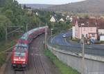 146 244 legte sich am 1.10.16 mit einem RE nach Frankfurt (Main) am westlichen Ortsrand von Langenprozelten in die Kurve.