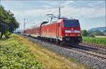 146 240-7 ist als RE in Richtung Frankfurt/M.