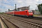 146 259 durchfährt am 3.7.2017 mit dem RE6 (RE10627)  Westfalen-Express  von Köln/Bonn Flughafen nach Minden(Westf) den Bahnhof Köln Messe/Deutz in westlicher Richtung.