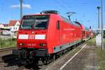 146 027 der Elbe-Saale-Bahn (DB Regio Südost) als RE 16326 (RE30) von Naumburg(Saale)Hbf nach Magdeburg Hbf fährt in den Bahnhof Schönebeck(Elbe) ein.