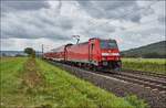 146 245-6 ist als RE in Richtung Frankfurt/M.