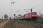 Nachschuss auf die 146 206, als sie am 20.12.2016 ihre RB (Neuenburg (Baden) - Offenburg) nördlich von Müllheim (Baden) gen Buggingen schob.