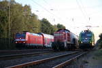 Hochbetrieb in Sythen, RE2 gezogen von 146 120 auf dem Weg nach Münster, 294 852 mit dem beladenen Sandzug und schließlich 185 152 welche gleich den Vorspann nach Wanne leisten wird.