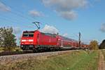 Nachschuss auf 146 237-3  Karlsruhe , als sie am Mittag des 30.10.2017 nördlich von Müllheim (Baden) bei Hügelheim ihren RE (Basel Bad Bf - Offenburg) in Richtung Freiburg (Breisgau) schob.