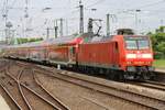 146 006-2 fährt am 28.05.2019 mit dem RE9 (RE10907)  Rhein-Sieg-Express  von Aachen Hauptbahnhof nach Siegen Hauptbahnhof in Köln Messe/Deutz ein.