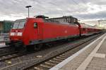 146 019 steht am 12.11.2018 mit dem RE20 (RE4682) nach Uelzen im Magdeburger Hauptbahnhof bereit.