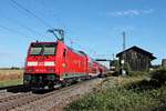 Nachschuss auf 146 232-4, als diese am Vormittag des 29.09.2019 ihren RE (Basel Bad Bf - Offenburg) an den Bahnsteig vom Haltepunkt Auggen schob.