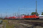 DB Lok 146 232-4 fährt beim badischen Bahnhof ein.