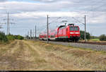 146 024-5 rollt in Schrittgeschwindigkeit statt mit 160 km/h an das aus unerklärlichem Grund Halt zeigende Signal der Blockstelle Braschwitz (Bk) heran.