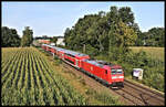 Leicht verspätet ist hier am 25.08.2021 um 9.24 Uhr der RE 2 aus Düsseldorf mit Zuglok 146121-9 bei Osnabrück Hellern unterwegs.