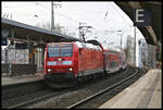 DB 146110 erreicht hier mit dem RE 2 aus Düsseldorf auf der Fahrt nach Osnabrück am 07.02.2022 um 10.04 Uhr den HBF Recklinghausen.