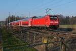 146 204 mit den Wagen des RE 5 / 4228, Lindau-Reutin - Stuttgart, am 23.03.2022 kurz nach Meckenbeuren