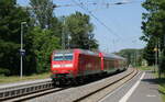 DB 146 015 mit dem RE 4891  Saale-Express  von Halle (S) Hbf nach Jena-Göschwitz, am 12.06.2023 in Leißling.