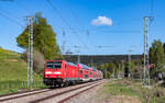 146 238 mit dem RE 4717 (Karlsruhe Hbf - Konstanz) bei Sommerau 12.5.25