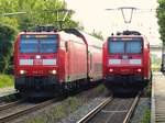 146 111 und 146 113 mit ihren REs  in Brock=Ostbevern, 25.07.2025